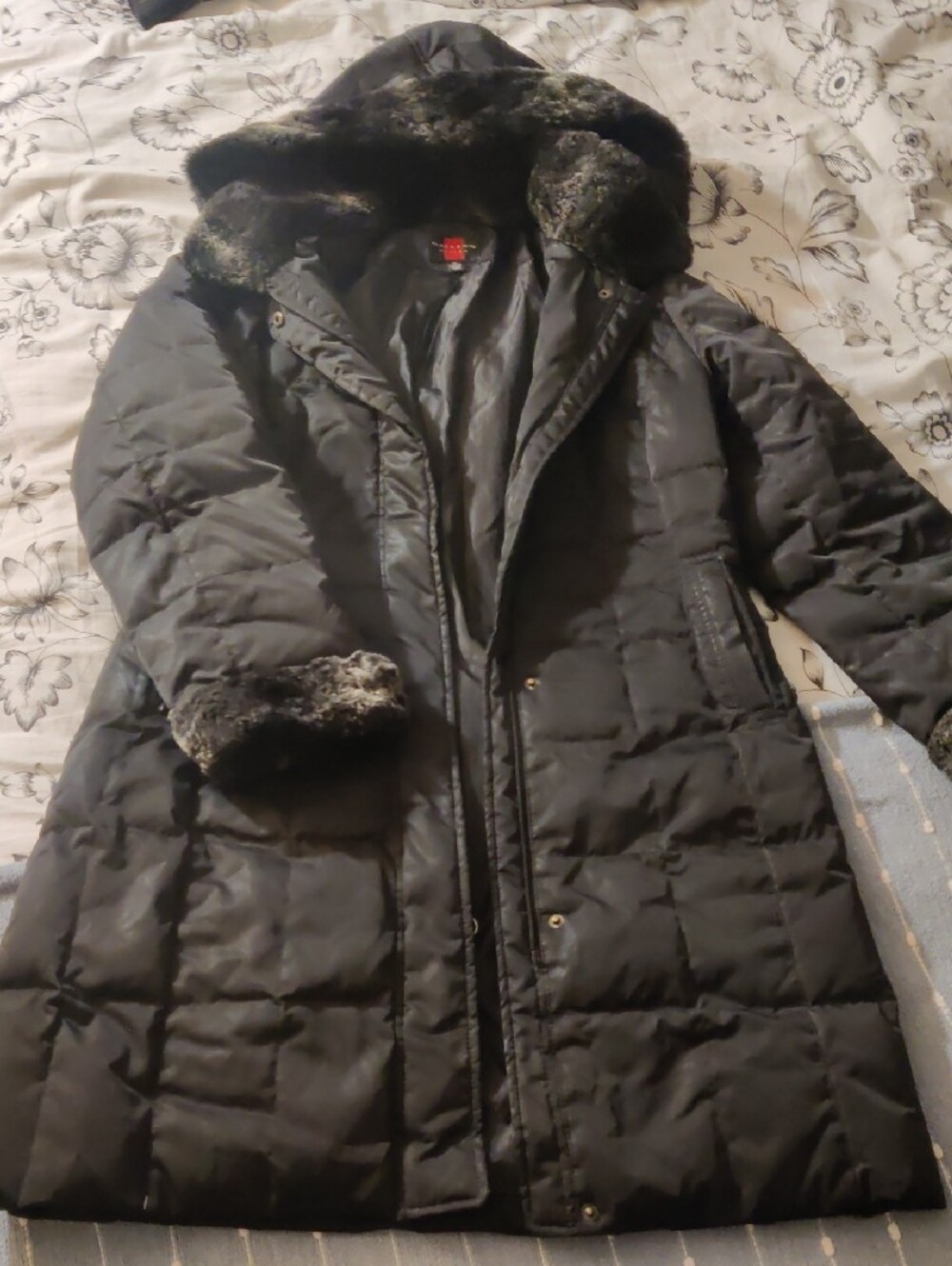 Gallery Black Women's Long Puffer Coat with Faux Fur Trim Petite M